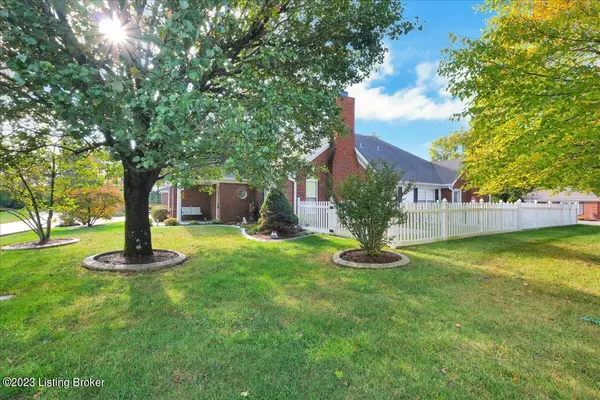 Louisville, KY 40291,8706 Summertree Ln