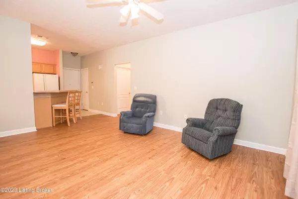 Louisville, KY 40214,7315 St Andrews Woods Cir #103
