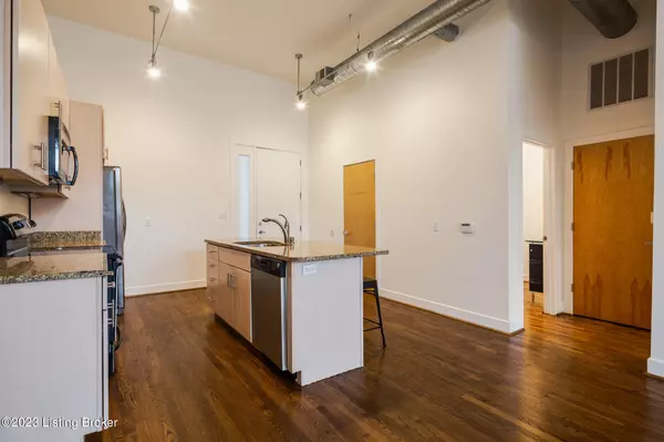 Louisville, KY 40202,639 E Jefferson St #108