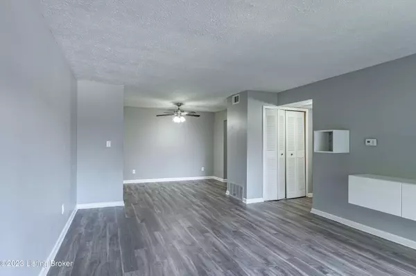 Louisville, KY 40218,3503 Lodge Ln #306