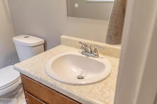 1386 Kingswood WAY Radcliff, KY 40160