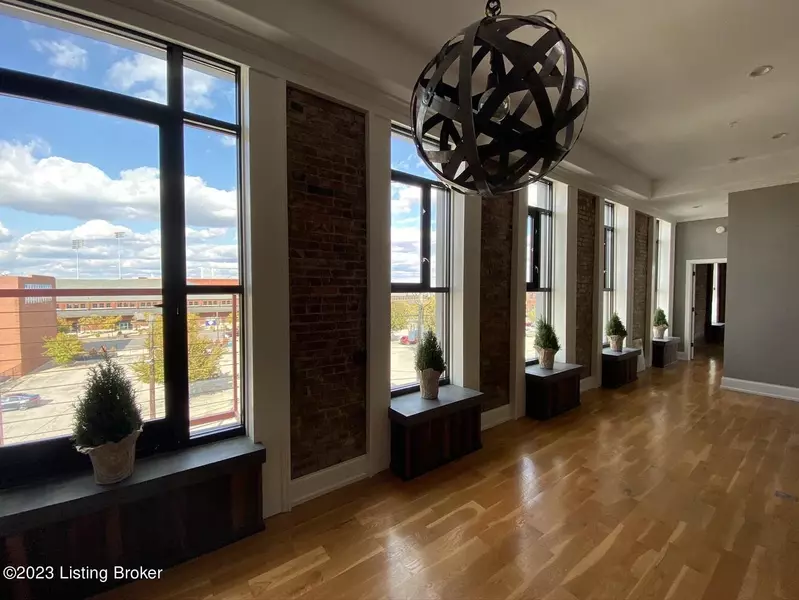 415 E Market St #305, Louisville, KY 40202