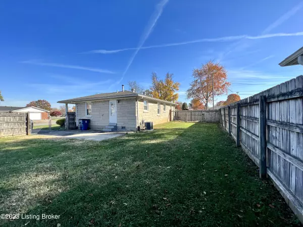 Louisville, KY 40258,7901 Grandmeadow Ln