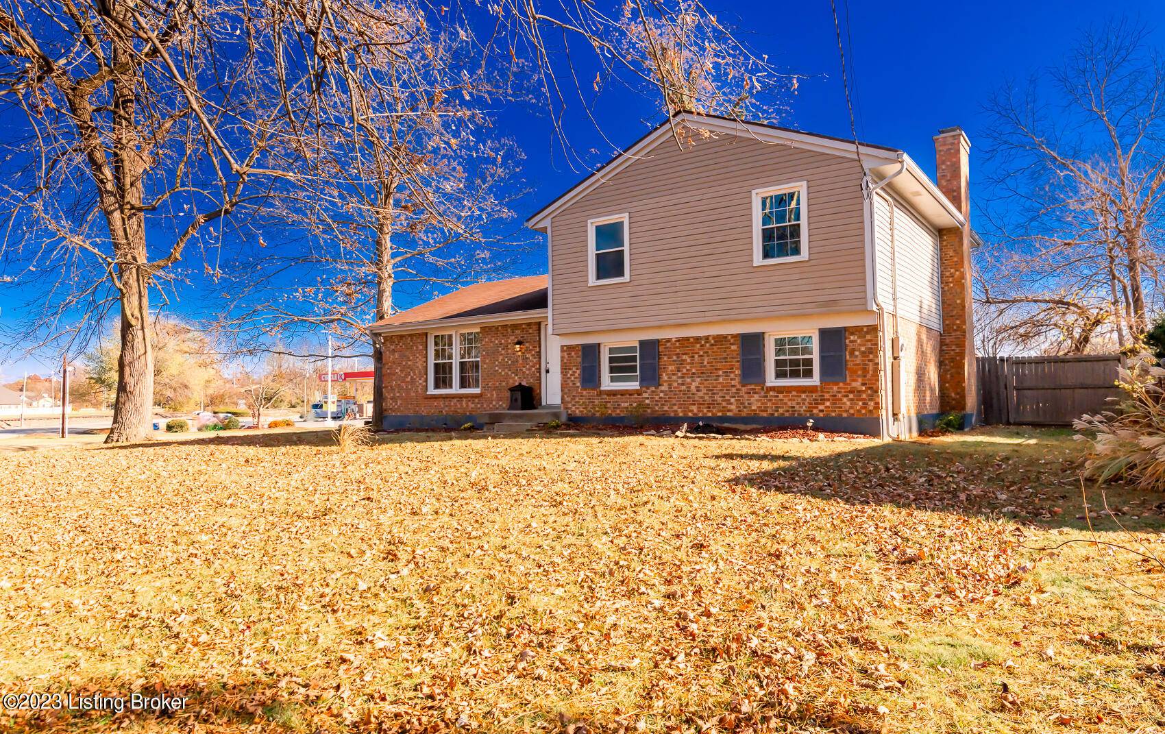 3301 Stony Brook Dr, Louisville, KY 40299