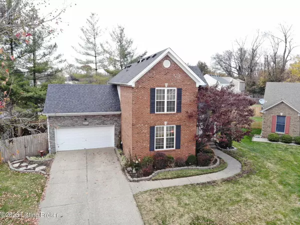 9019 HOLLY VILLAGE Ct, Louisville, KY 40242