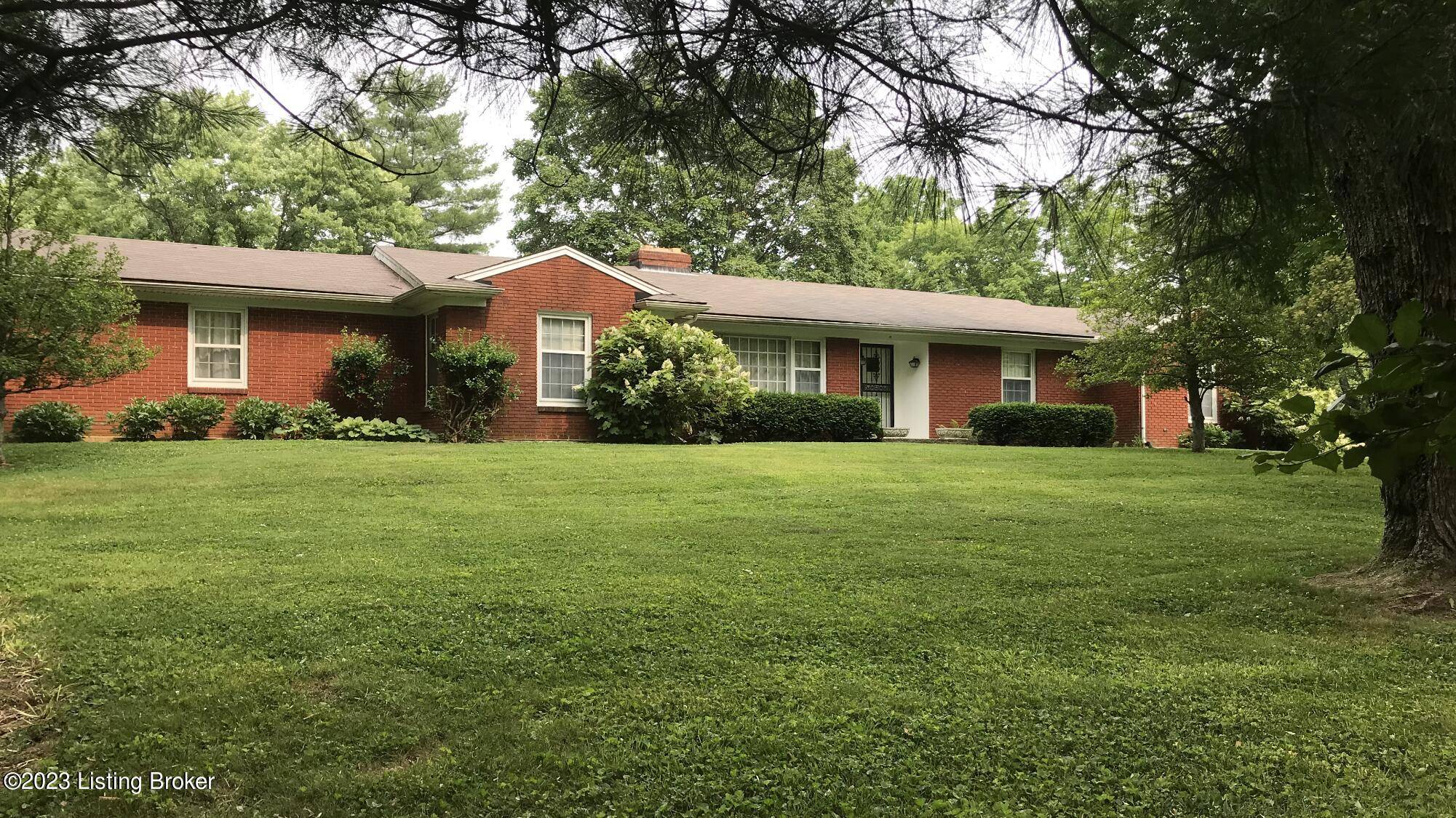 1115 Cedar Point Rd, La Grange, KY 40031