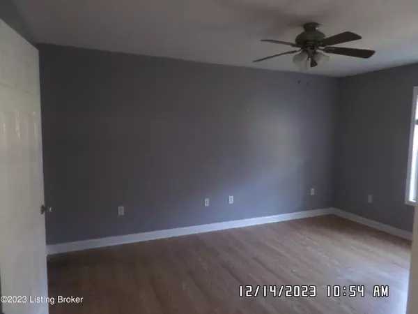 Bowling Green, KY 42101,2215 Garrett Hollow Rd