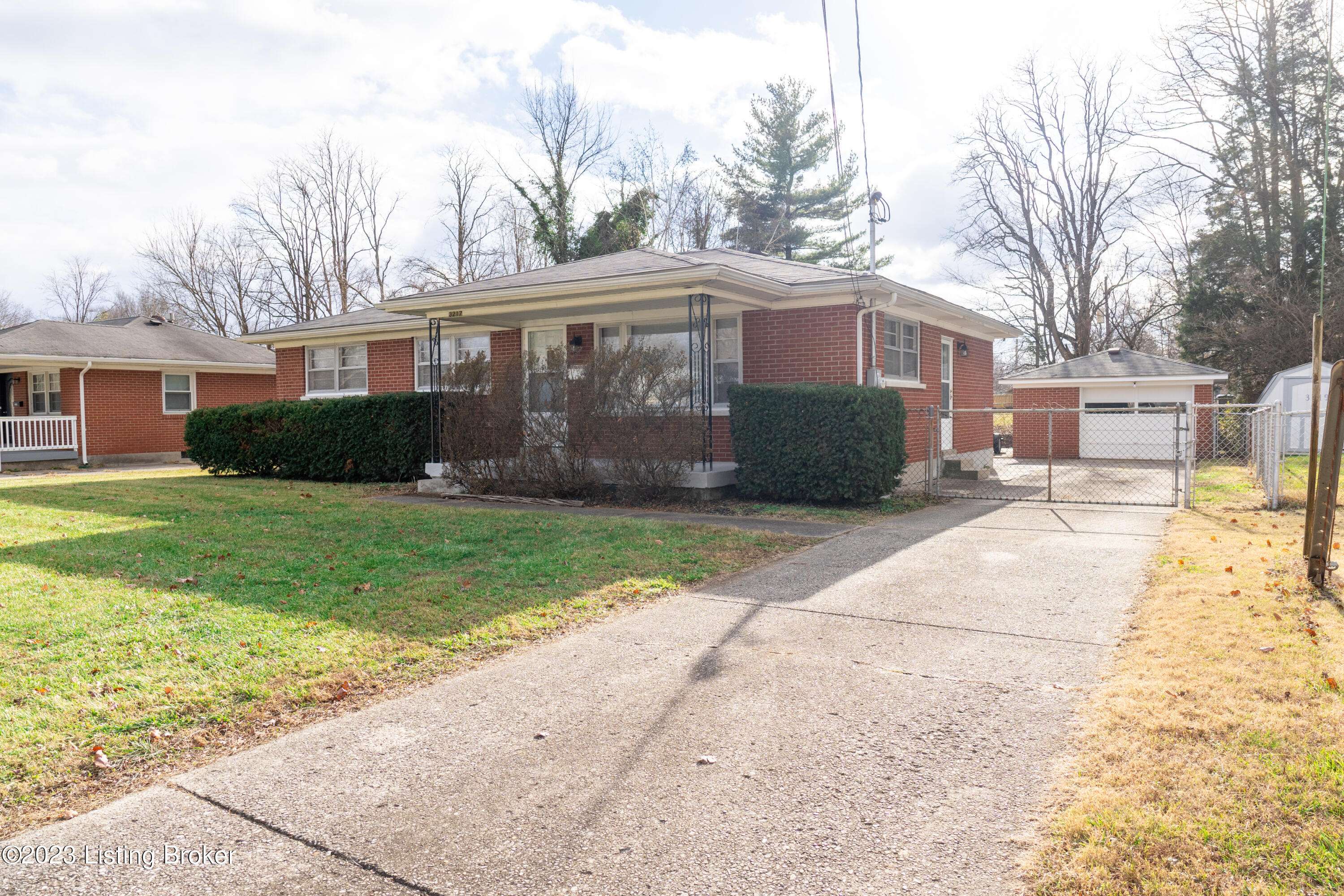 Louisville, KY 40216,3217 Teakwood Cir