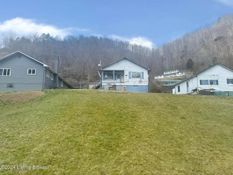 106 Henry Clay Hill Rd, Lookout, KY 41542