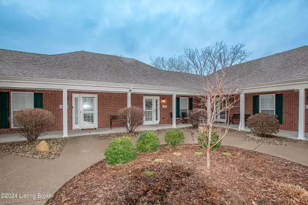 817 Garden Pointe Dr, Simpsonville, KY 40067