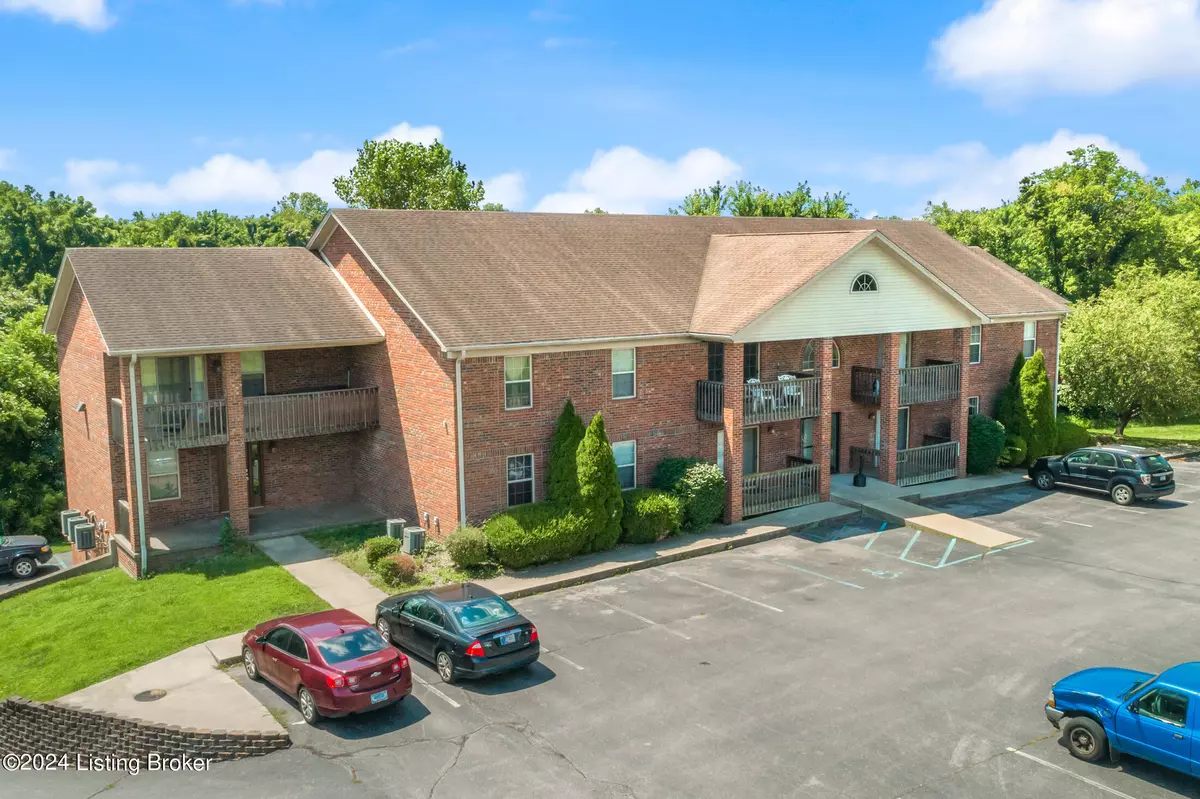 Salem, IN 47167,907 E Hackberry St
