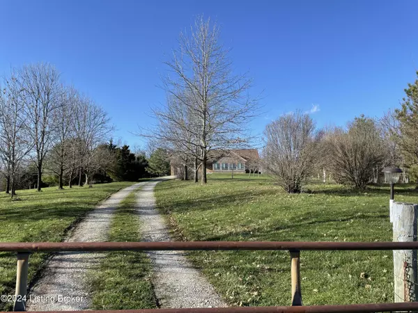 250 Timberline Dr, Taylorsville, KY 40071