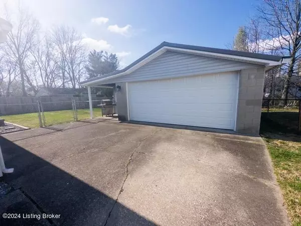 Louisville, KY 40272,7310 Dunkirk Ln