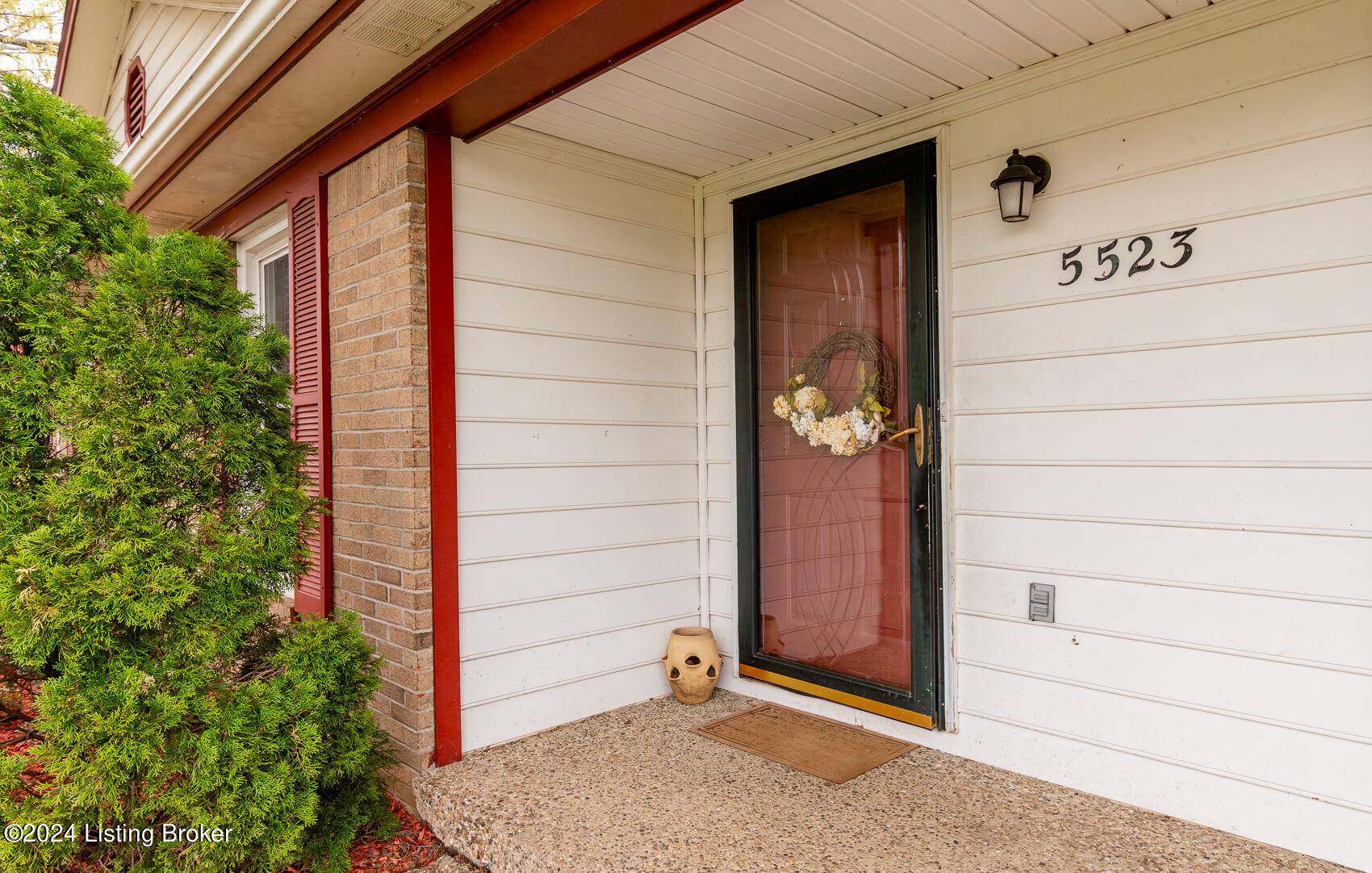 Louisville, KY 40216,5523 Branston Dr