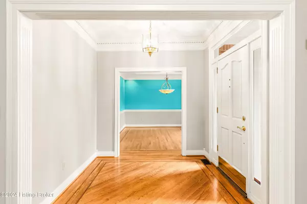 Anchorage, KY 40223,802 N Arbor Dr