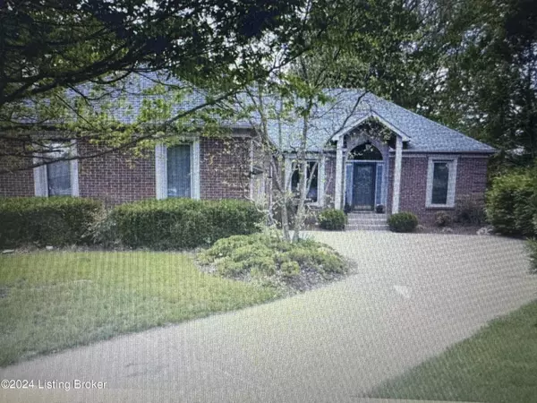 8025 Cedar Glen Ln, Louisville, KY 40291