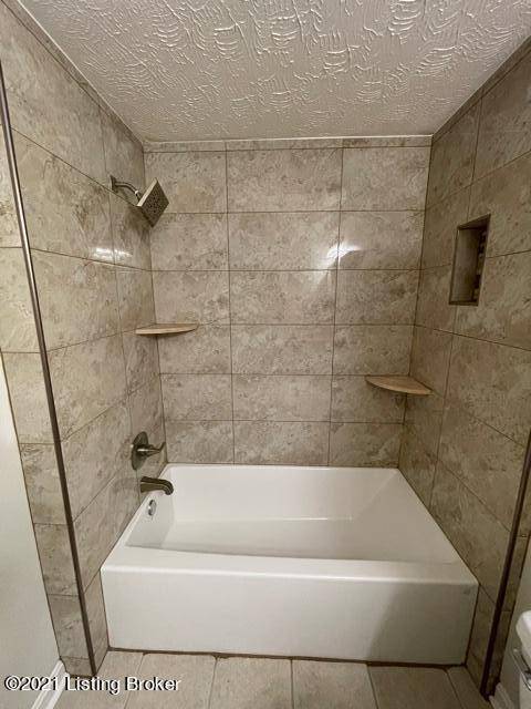 Louisville, KY 40205,1802 Deerwood Ave #A