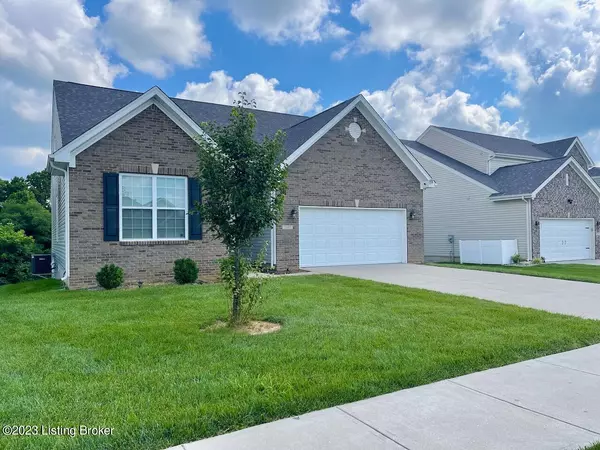 2105 Meadows Edge Ln, Louisville, KY 40245