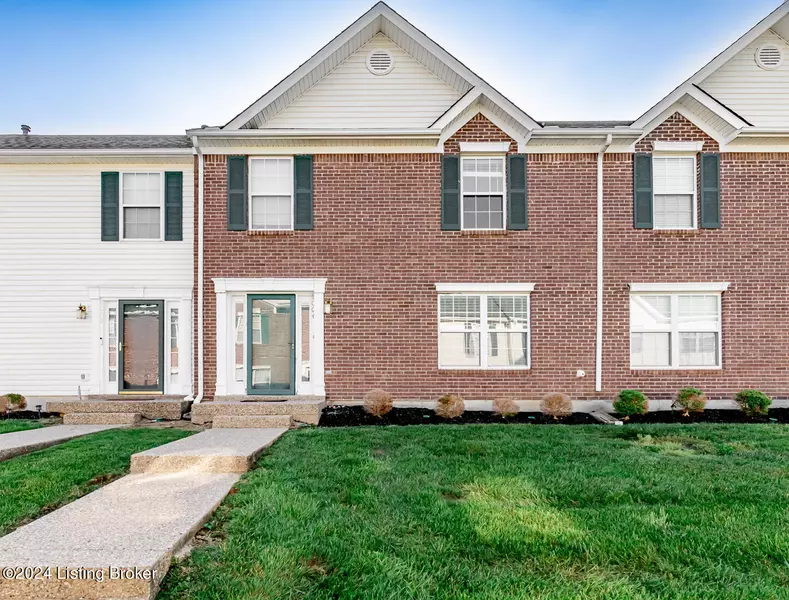 8004 Kelly Green WAY, Louisville, KY 40291