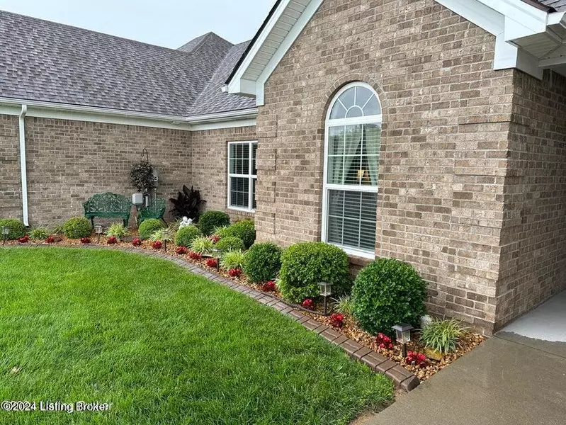 252 Terrace Dr, Mt Washington, KY 40047