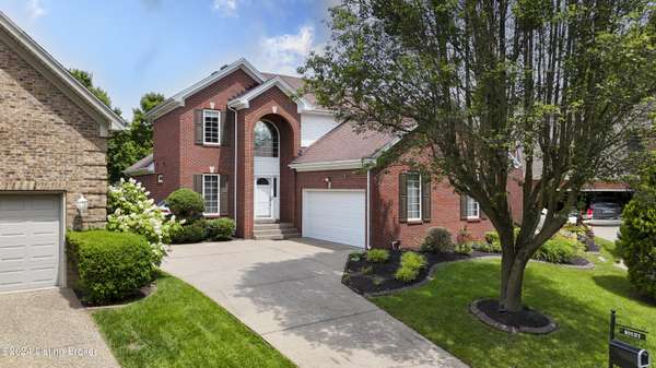 10121 IVYBRIDGE Cir, Louisville, KY 40241