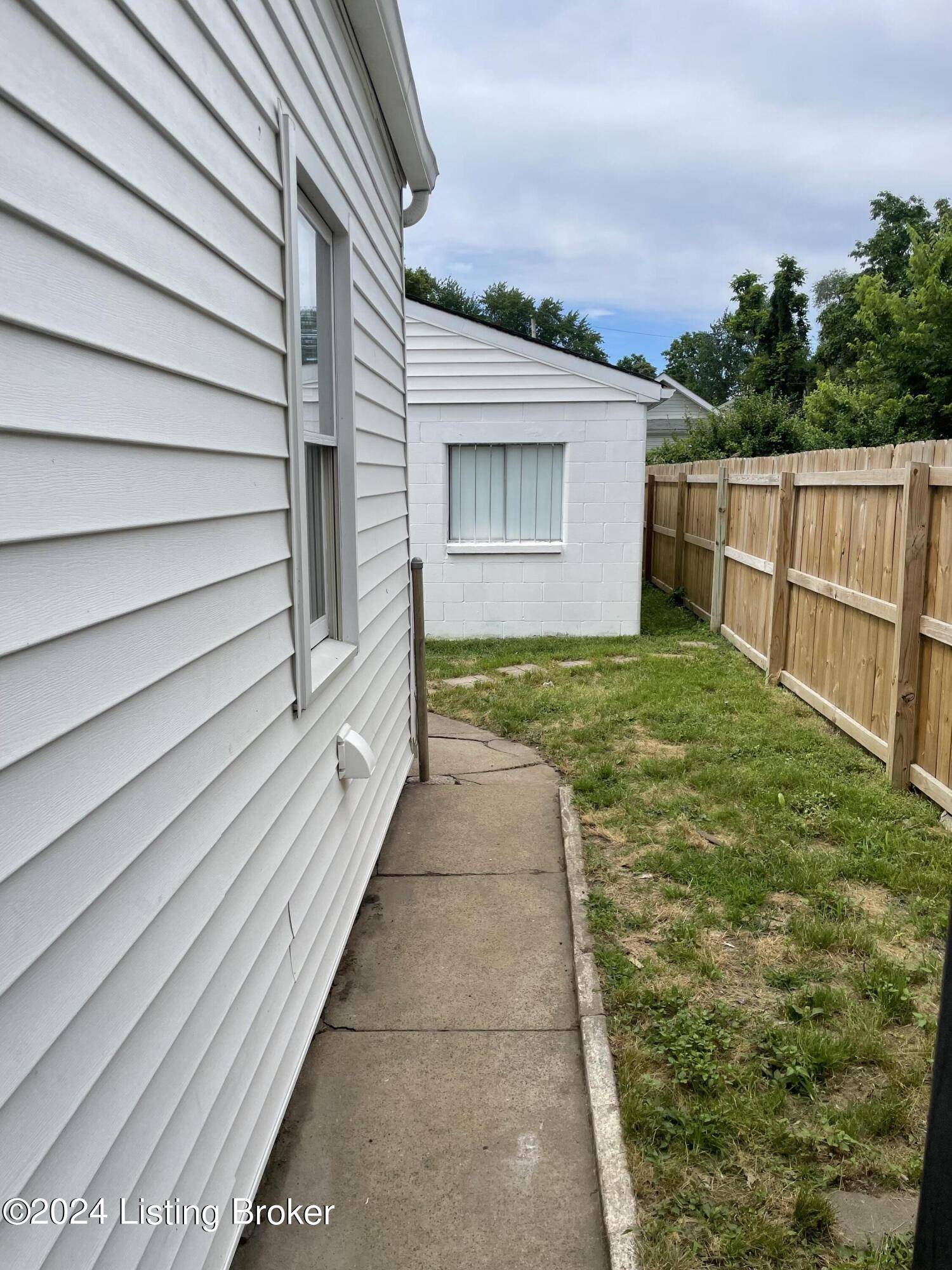 Louisville, KY 40203,1817 Rowan St