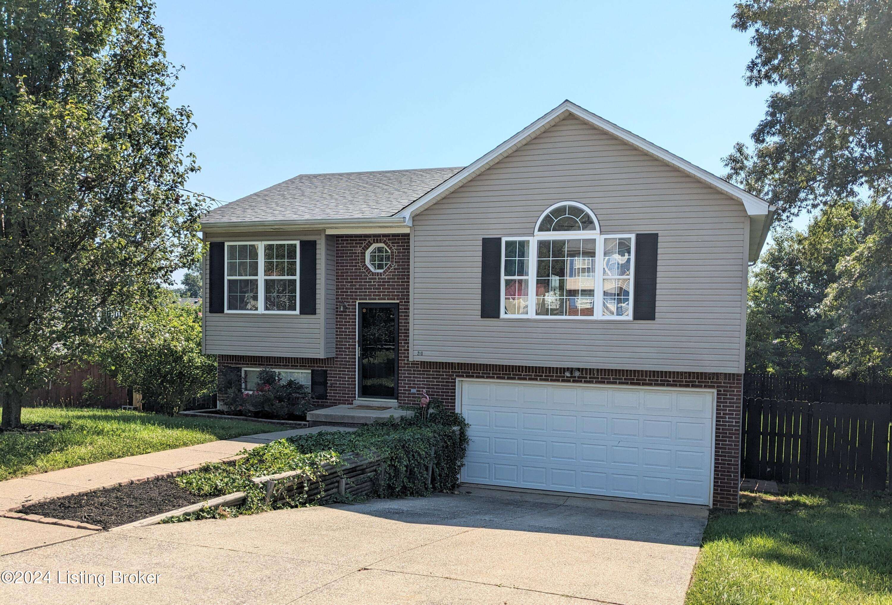 210 Lilac Ct, Radcliff, KY 40160