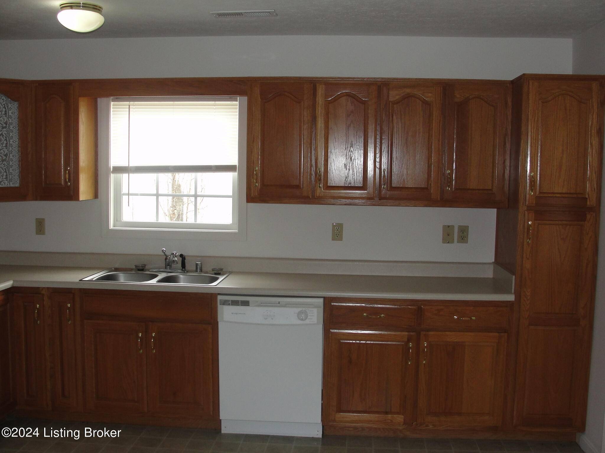 Clarkson, KY 42726,106 Laura Ln