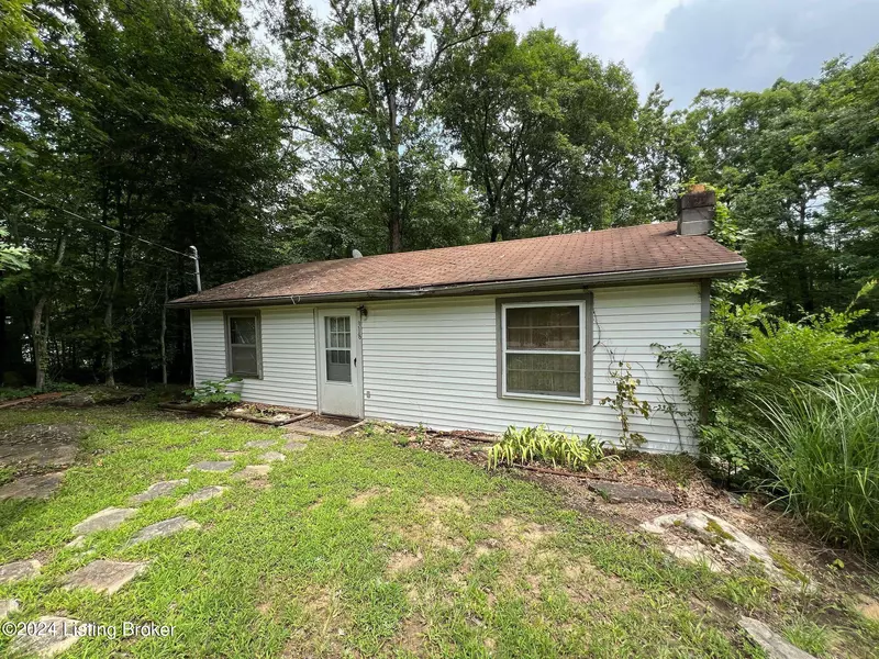 318 Woodland Dr, Mammoth Cave, KY 42259