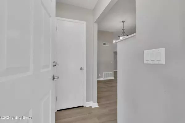 7102 Betsy Ross Dr Louisville, KY 40272