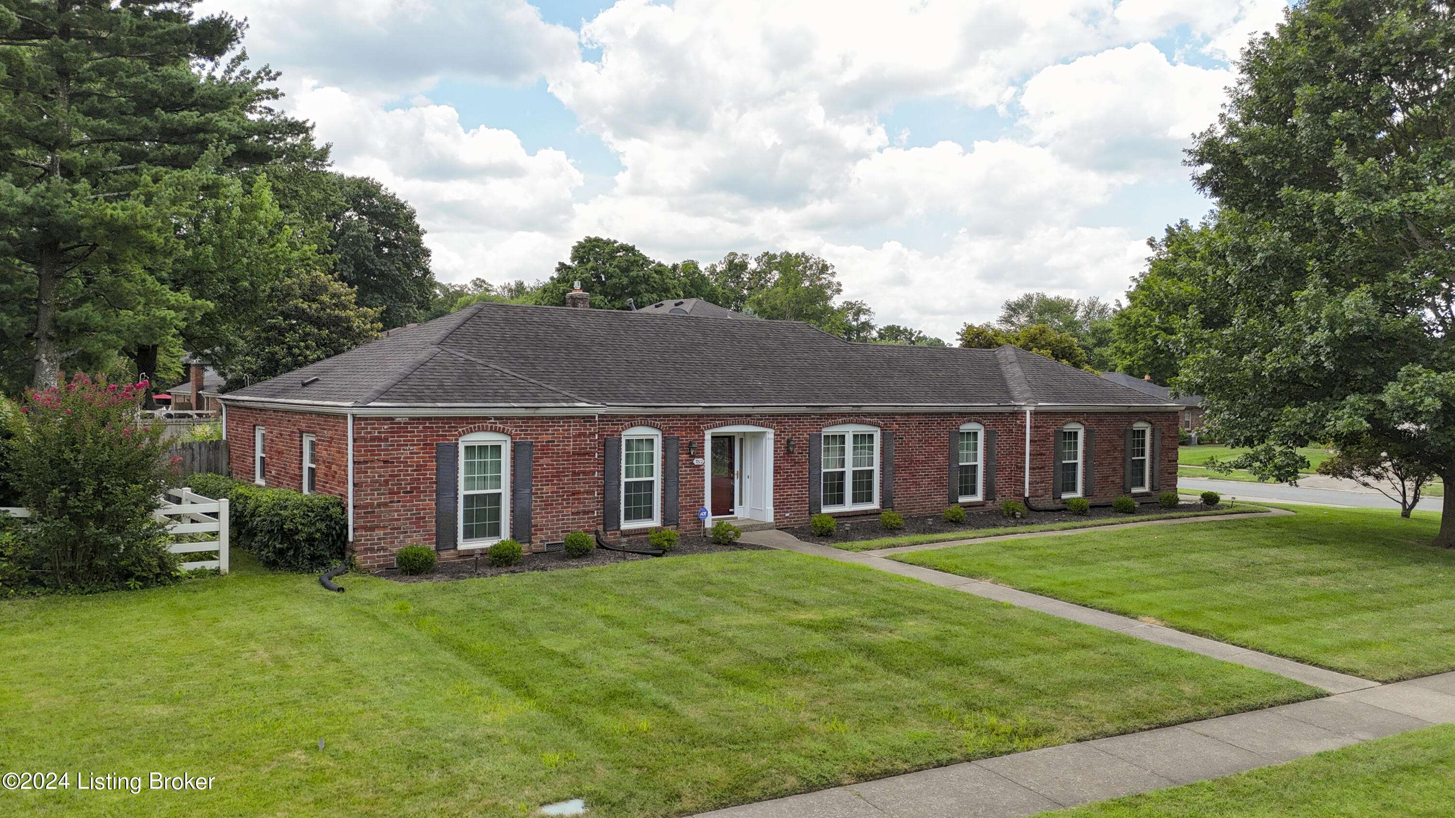7812 Barbour Manor Dr, Louisville, KY 40241