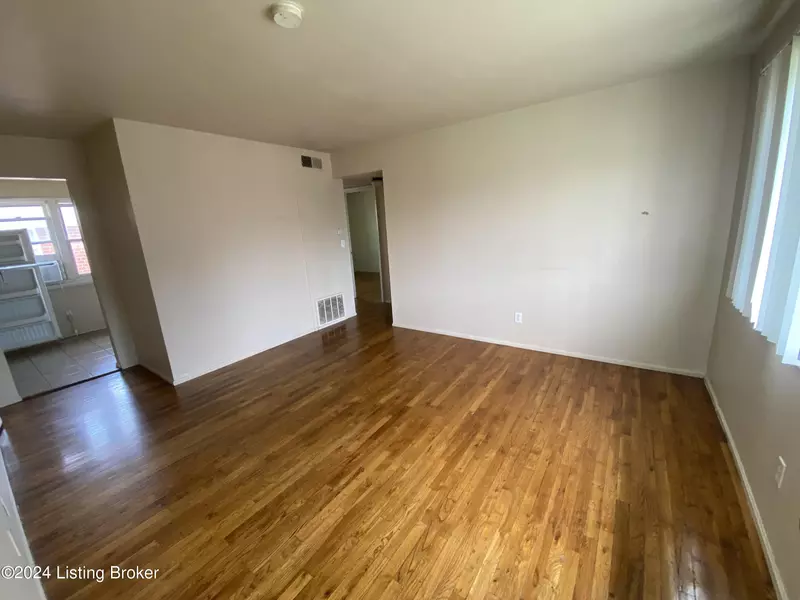 910 Sinclair St, Fairdale, KY 40118