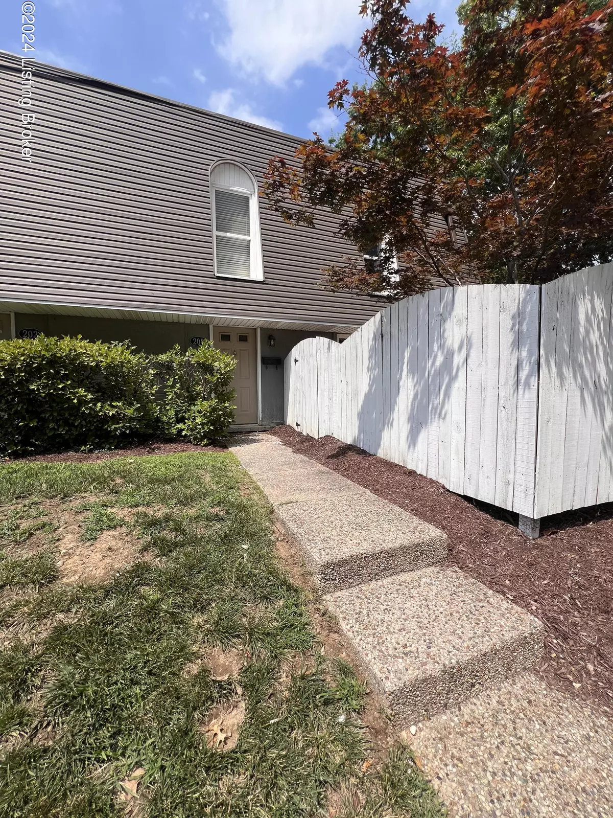 Louisville, KY 40223,200 La Fontenay Ct