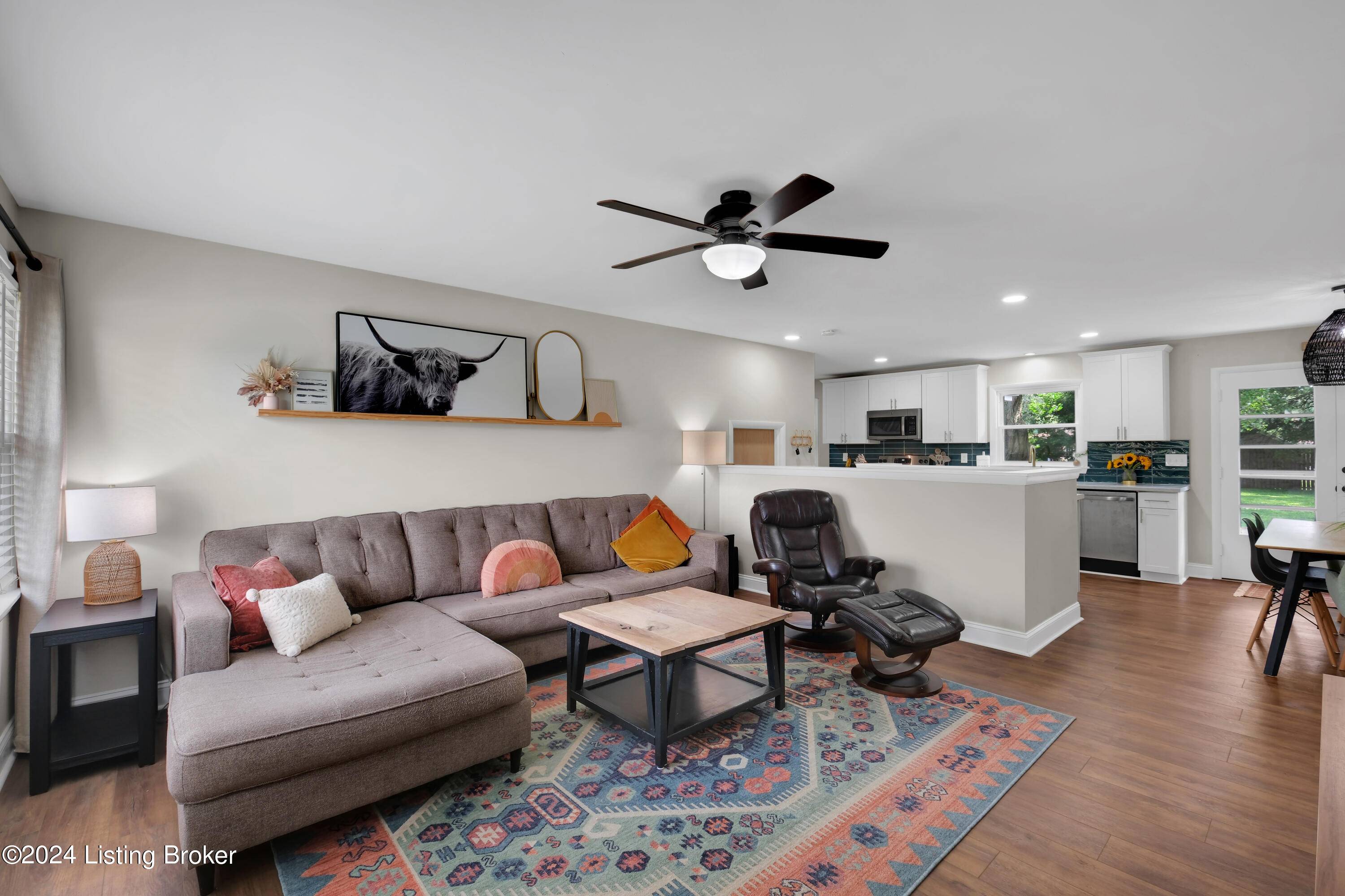 7006 Green Manor Dr, Louisville, KY 40228