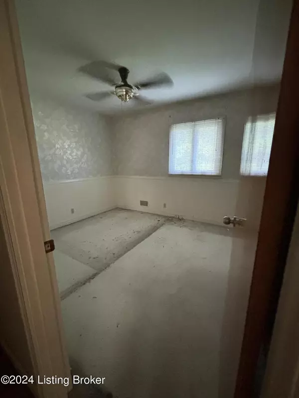 Louisville, KY 40218,3519 Capri Dr