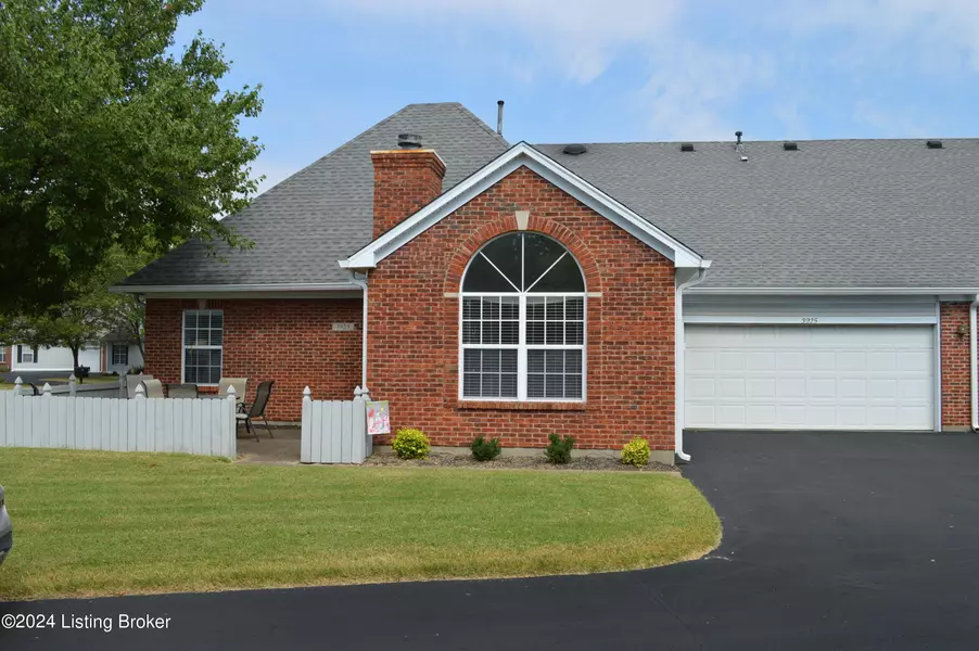 3925 Greenhurst Dr, Jeffersontown, KY 40299