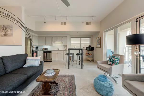 Jeffersonville, IN 47130,1 Riverpointe Plaza #321