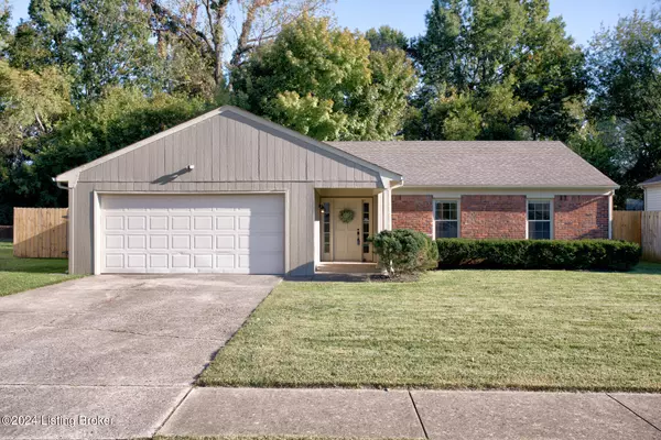 9018 Wooded Glen Rd, Louisville, KY 40220