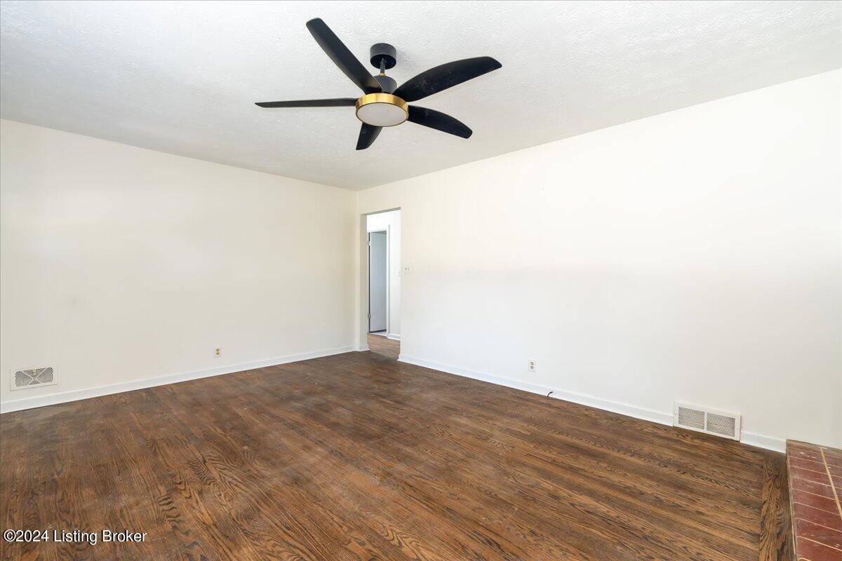 Louisville, KY 40220,3304 Ellis WAY