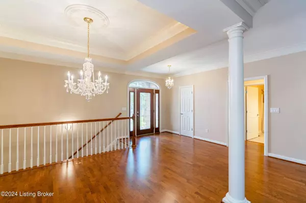 Louisville, KY 40223,10618 Riva Rd