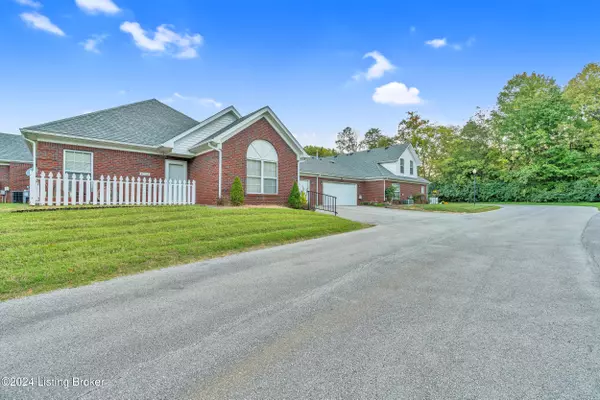 Louisville, KY 40219,8718 Applegate Village Dr