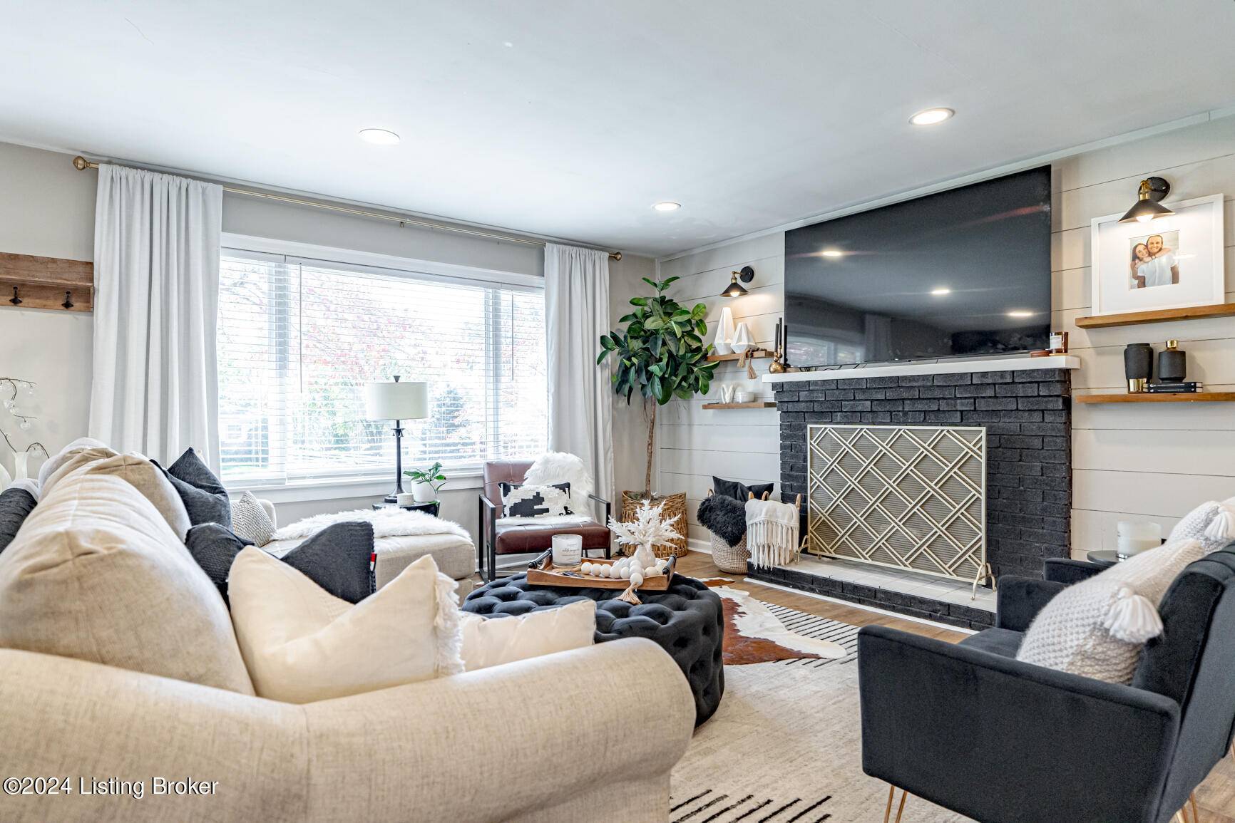Louisville, KY 40220,3105 Pamela WAY