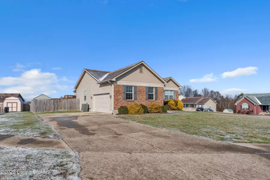 109 Gentry Crossings Ct, Mt Washington, KY 40047