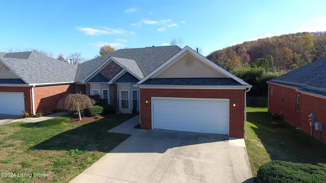 7403 Autumn Trace Dr, Louisville, KY 40214