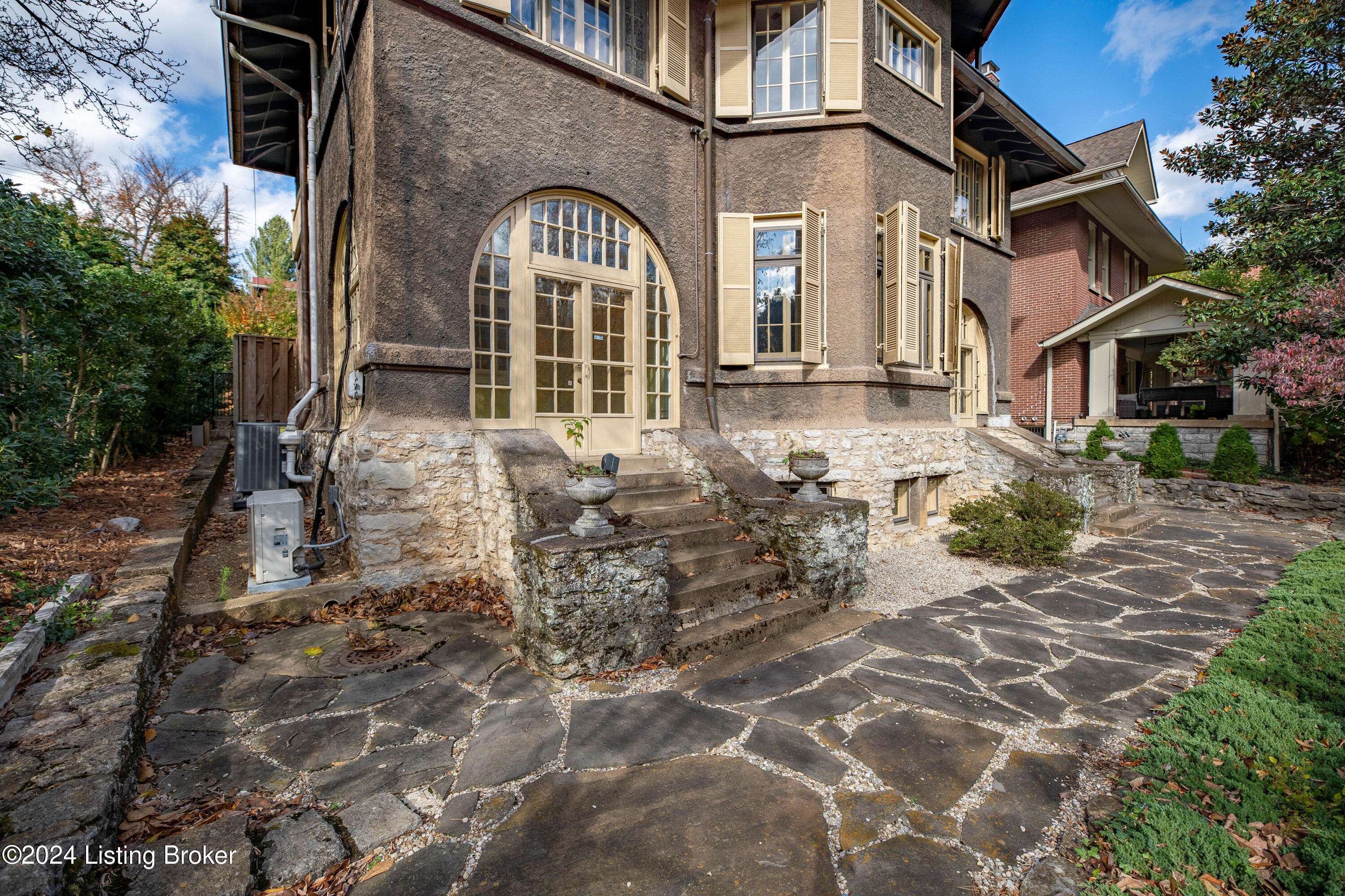 Louisville, KY 40204,2503 Cherokee Pkwy