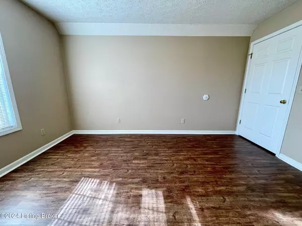 Salem, IN 47167,907 E Hackberry St #103