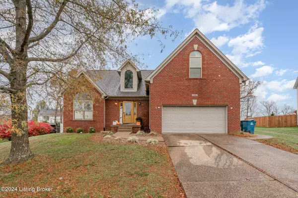 1106 Cedar TRCE, La Grange, KY 40031