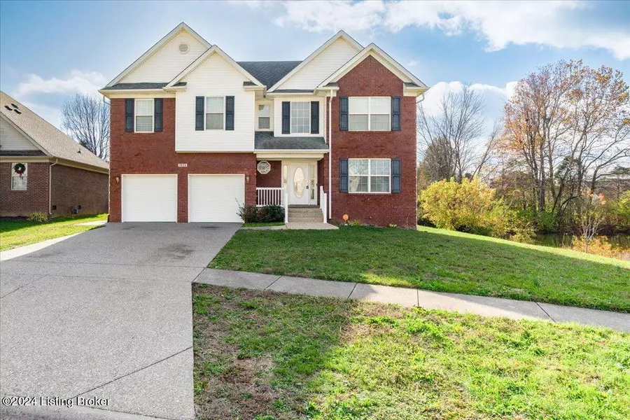 7435 Apple Mill Dr, Louisville, KY 40228