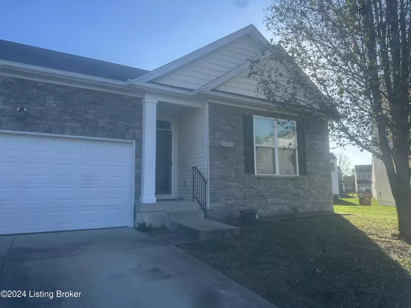 5435 Bannon Crossings Dr, Louisville, KY 40228