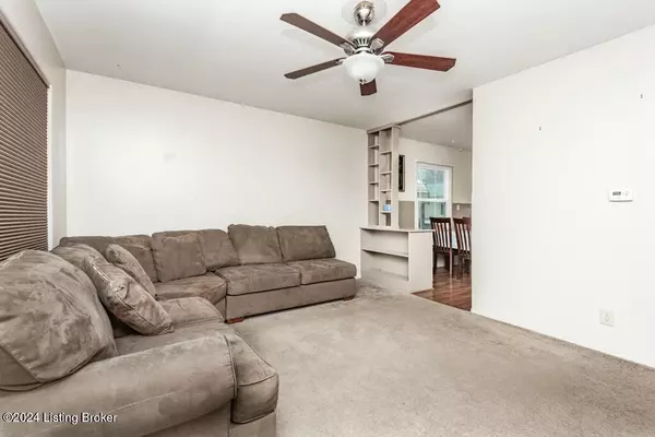 Louisville, KY 40213,5703 Norton Ave